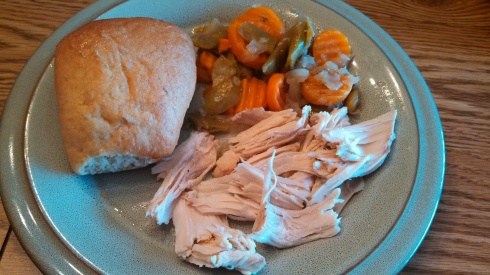 Chicken served with carrots and green beans, plus dinner roll